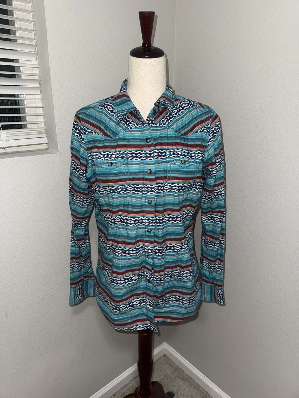 Ariat REAL Womens Medium Southwestern Stripe Pearl Snap Western Cowgirl Shirt